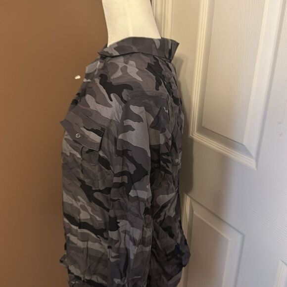 Rails Jordon Camo Button Down Shirt NWOT Size Large - Picture 3 of 6